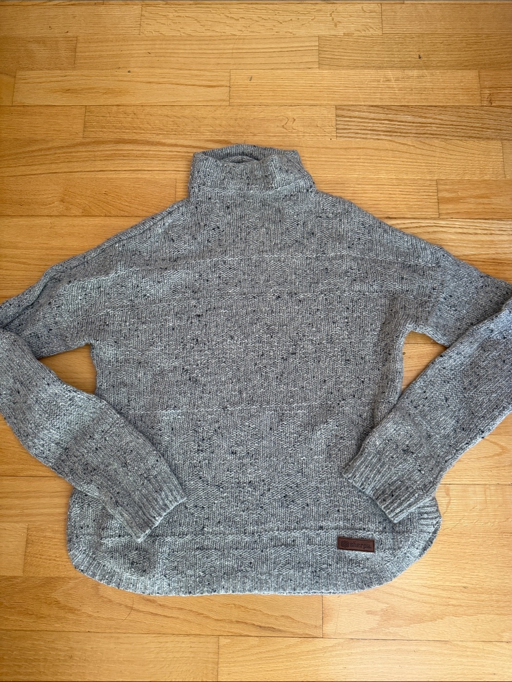 Sherpa wool sweater size small petit